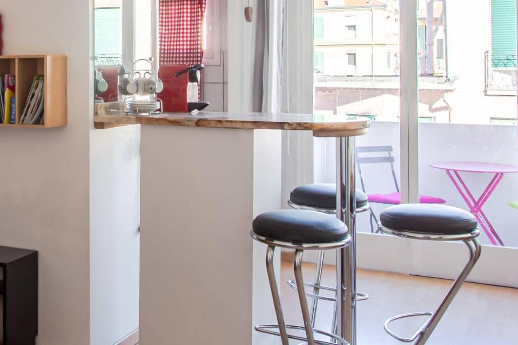 Center - Bright Studio Balcony Wifi & Aircon Appartement *